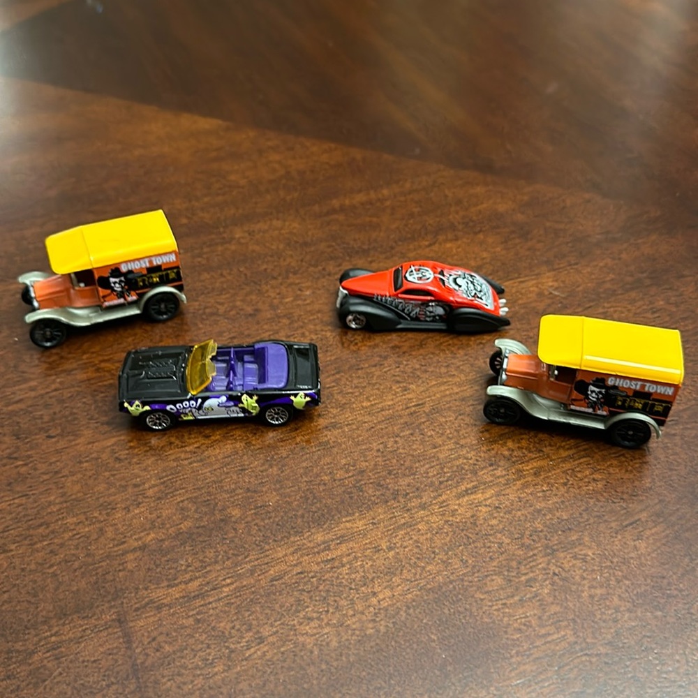 4 Hot Wheels & Matchbox Halloween Diecast Vehicles Toy Cars Skulls Ghosts